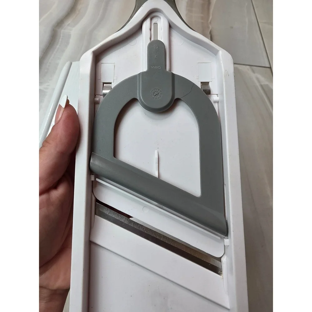 Pampered Chef Adjustable Slicer White Gray‎ Stainless Steel Blade 1169 Guard A2